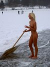 lola-winter-walk-naked-snow-blonde-nude-in-public-39-800x1067.jpg