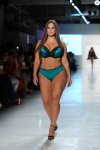 3672280-ashley-graham-defile-pour-addition-elle-950x0-3.jpg