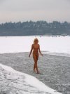 lola-winter-walk-naked-snow-blonde-nude-in-public-16.jpg