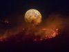 skynews-moorland-fire-greater-manchester_4346645.jpg