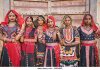 women-in-traditional-rajasthani-costume-pushkar-ajmer-rajasthan-india-b9dnnd.jpg