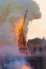 la-fleche-de-la-cathedrale-notre-dame-de-paris-s-est-effondree_6171204.jpg