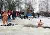 Big-group-of-russian-nudists-swimming-naked-at-winter-11.jpg
