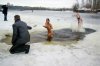 Big-group-of-russian-nudists-swimming-naked-at-winter-17.jpg
