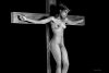 mujer_crucificada_by_passionofagoddess-dsllc4.jpg