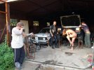 veronika-e-junkyard-cars-mechanic-nude-in-public-10-800x600.jpg